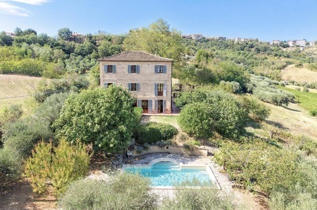 Country House for sale in Carassai