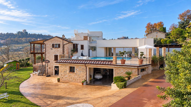Villa singola in vendita a Acquaviva Picena
