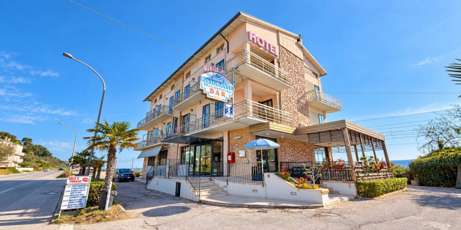 Albergo / Residence / Struttura Ricettiva in vendita a Massignano