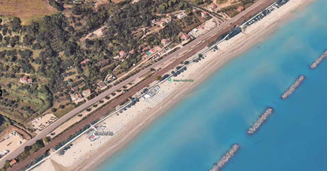 Terreno Agricolo (con / Senza Piccolo Prefabbricato) in vendita a Cupra Marittima