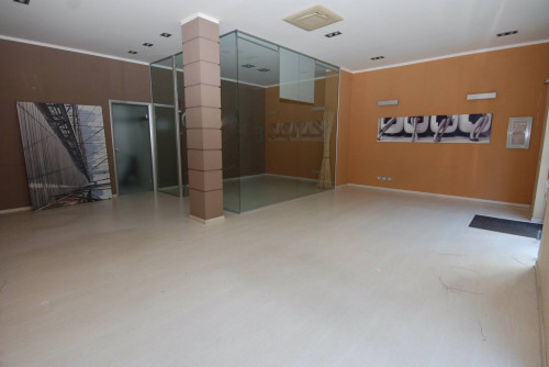 Locale Commerciale in affitto a Grottammare