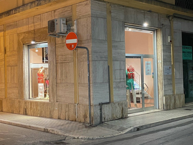 Locale Commerciale in affitto a San Benedetto del Tronto