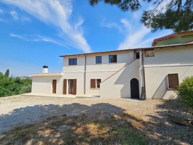 Casale Colonico Rustico in Vendita a Maltignano