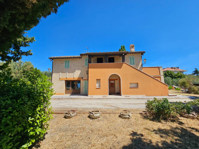 Casale Colonico Rustico in vendita a Offida