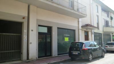 Locale Commerciale in Affitto a Grottammare