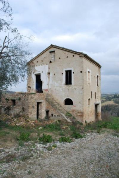 Casale Colonico in vendita a Monsampolo del Tronto