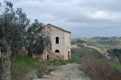 Casale Colonico in vendita a Monsampolo del Tronto