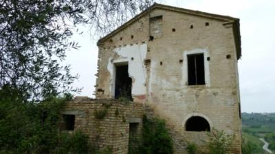 Casale Colonico in vendita a Monsampolo del Tronto