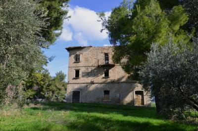 Casale Colonico in vendita a Appignano del Tronto