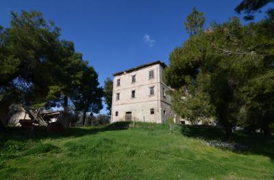 Casale Colonico in vendita a Appignano del Tronto