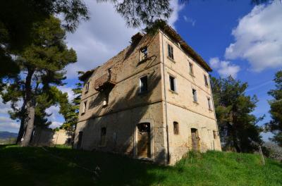 Casale Colonico in vendita a Appignano del Tronto