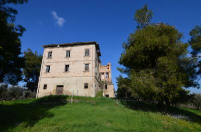 Casale Colonico in vendita a Appignano del Tronto