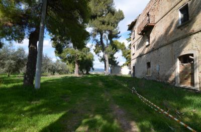 Casale Colonico in vendita a Appignano del Tronto