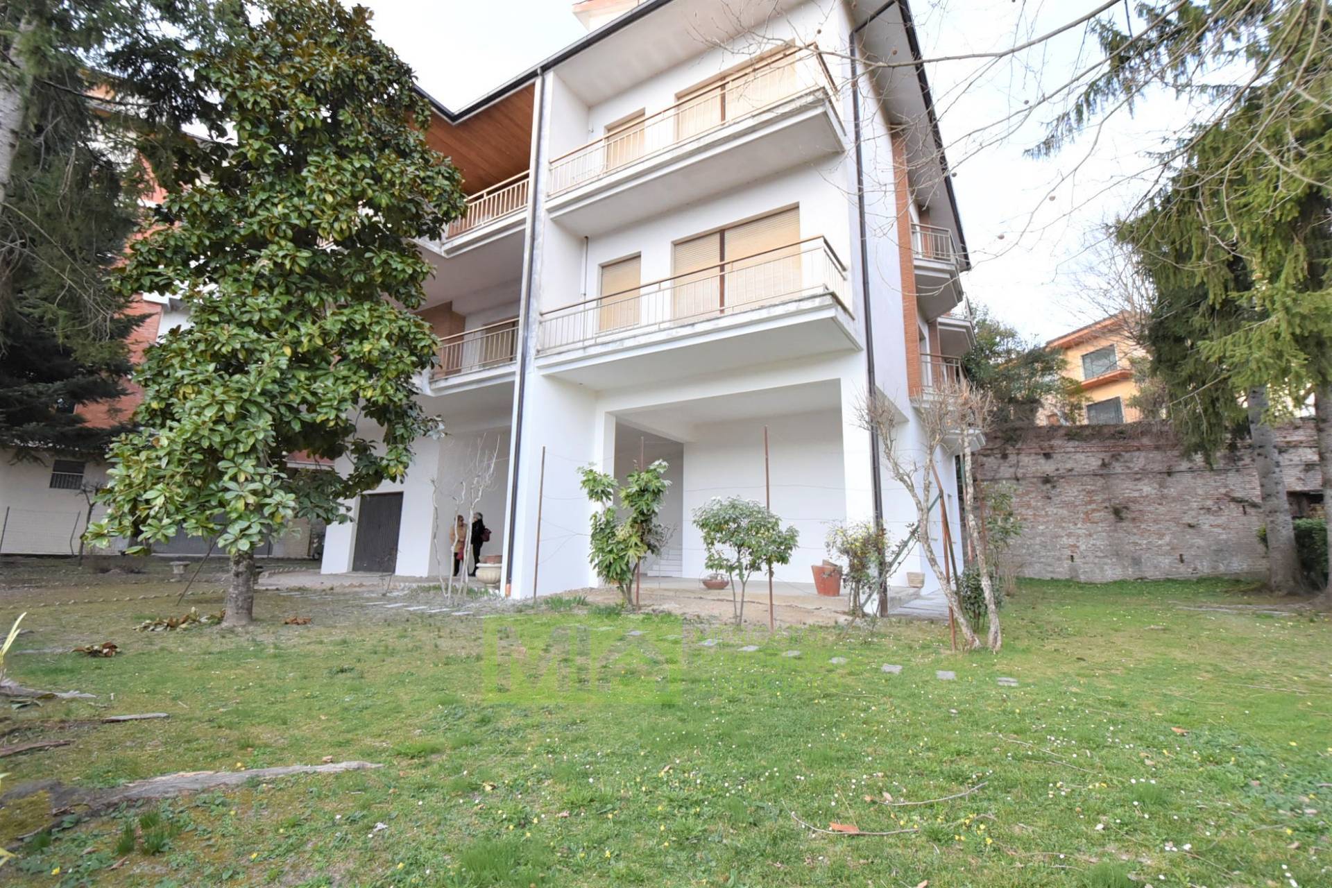  amandola vendita quart: centro a-&-g-immobiliare