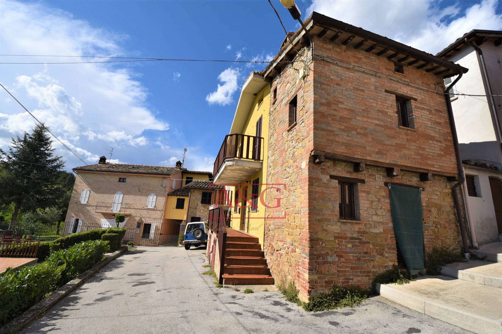 Villa Unifamiliare - Indipendente AMANDOLA vendita  Periferia  A & G Immobiliare