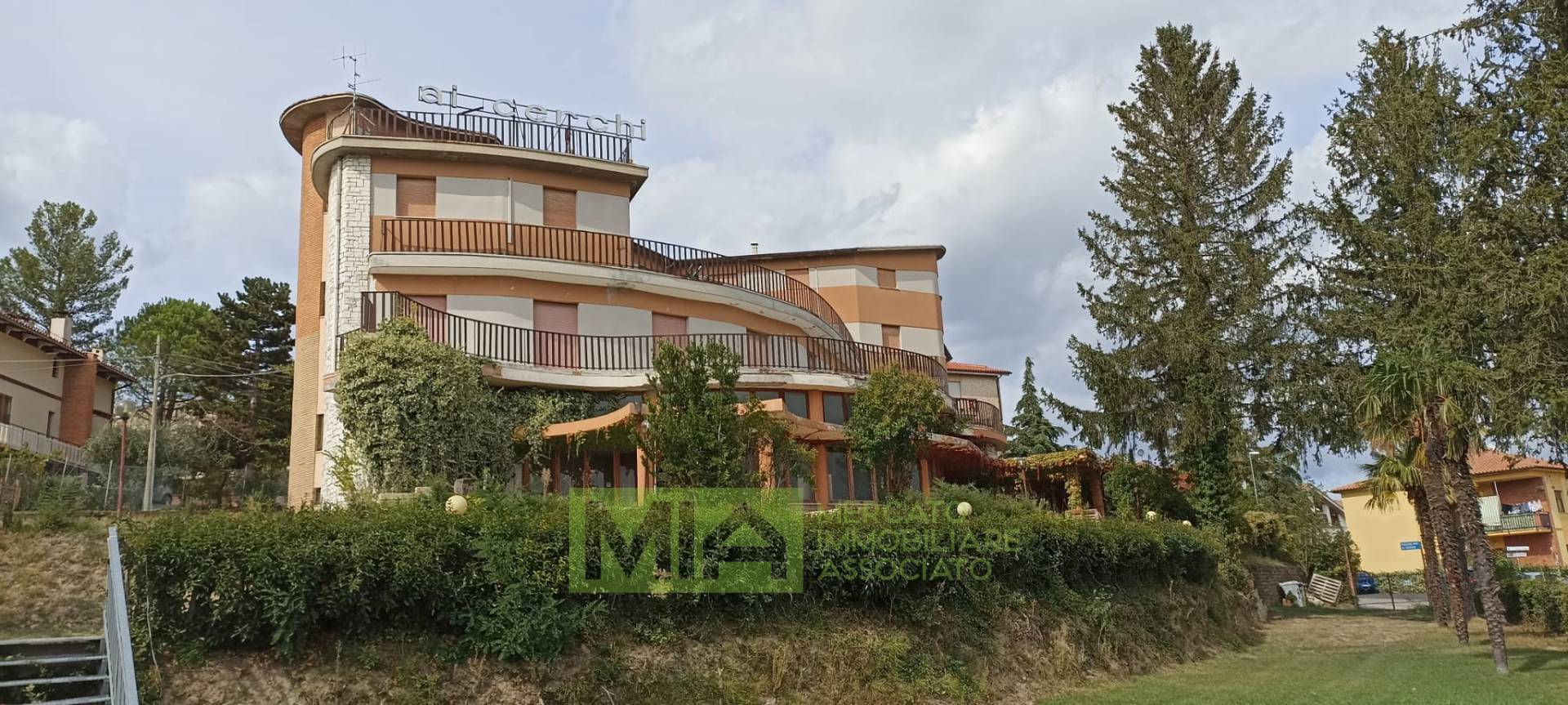 Albergo/Hotel in vendita a Sarnano (MC)