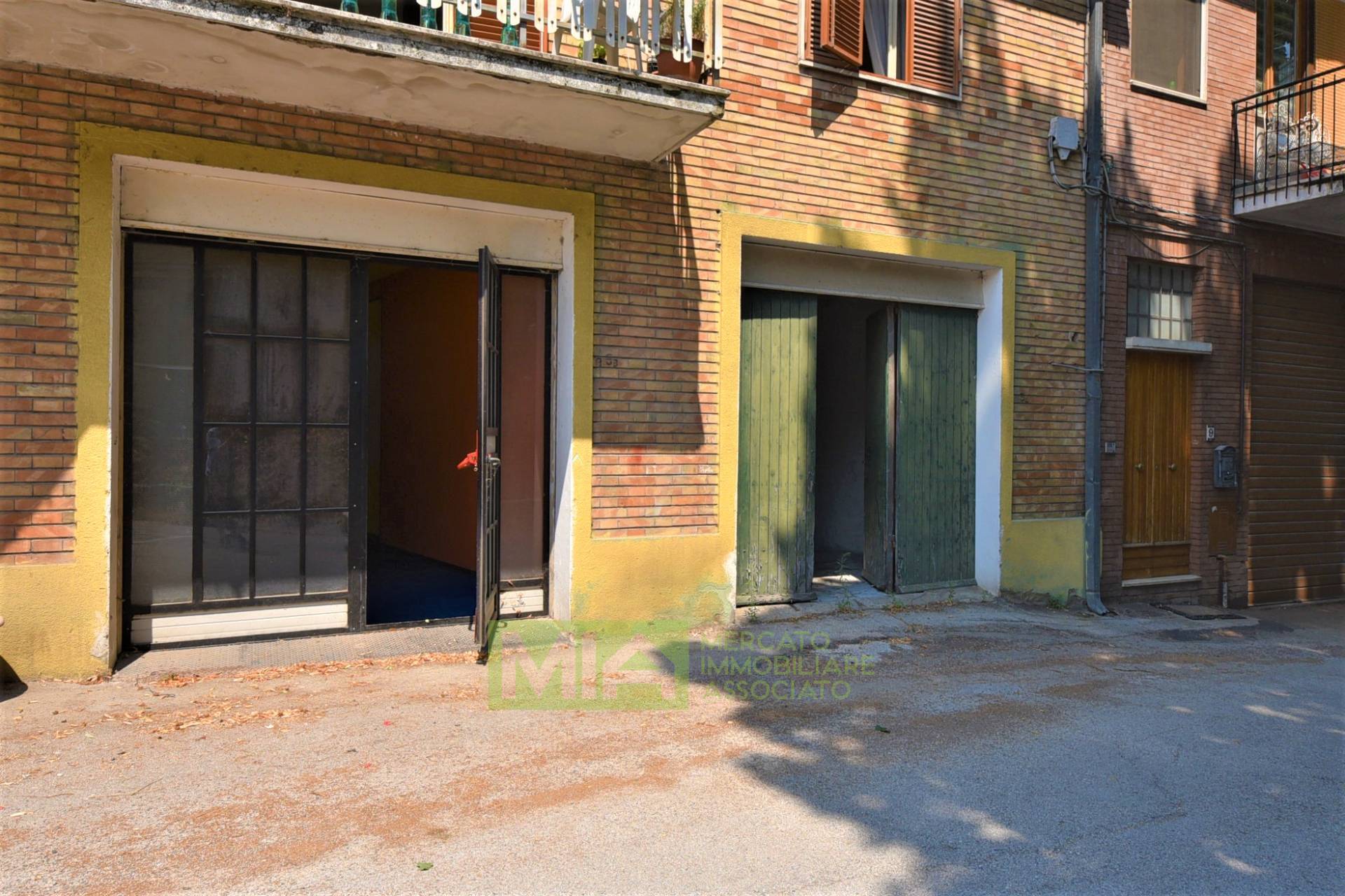 Box o garage in affitto a Amandola