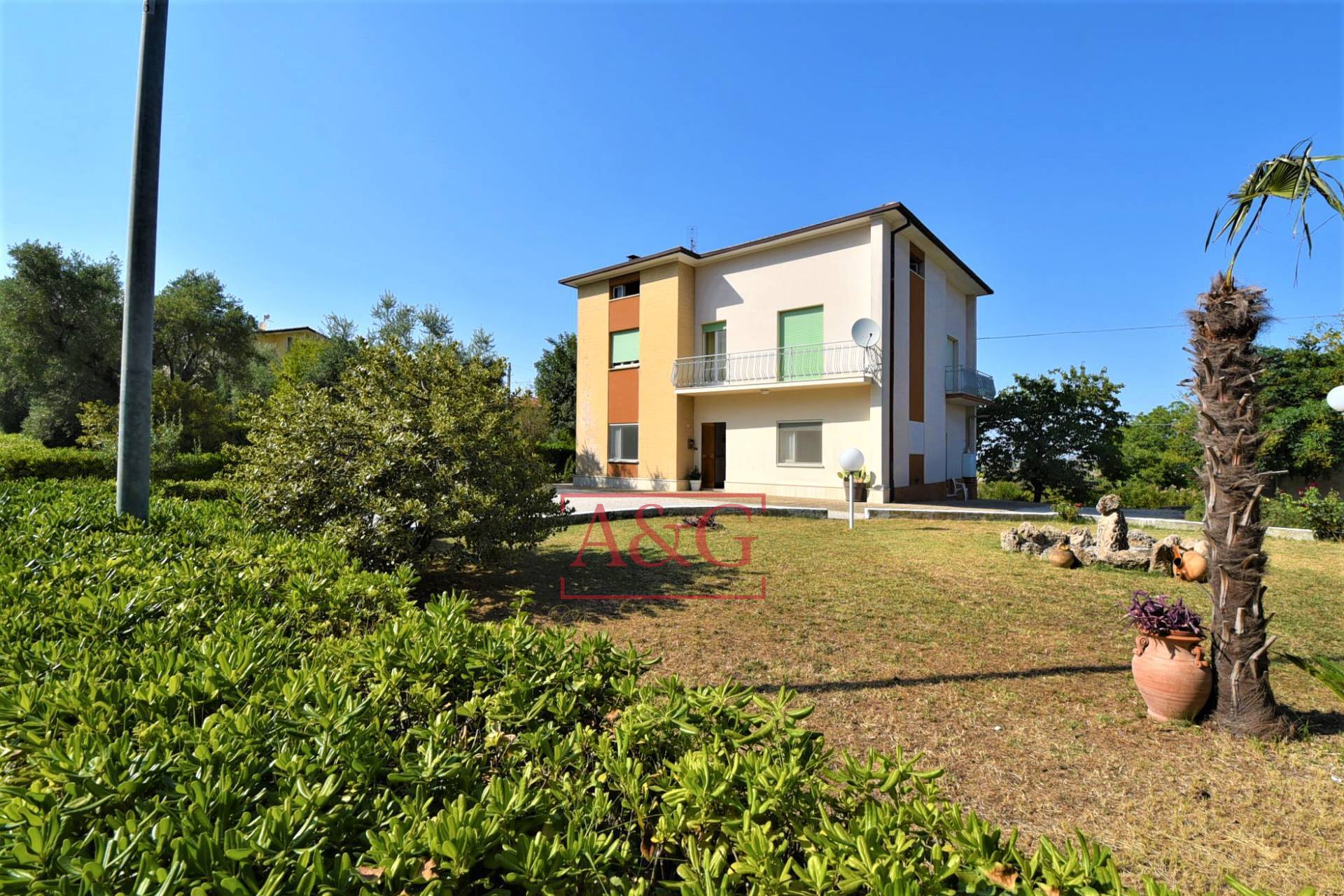 family villa for sale in Montegiorgio