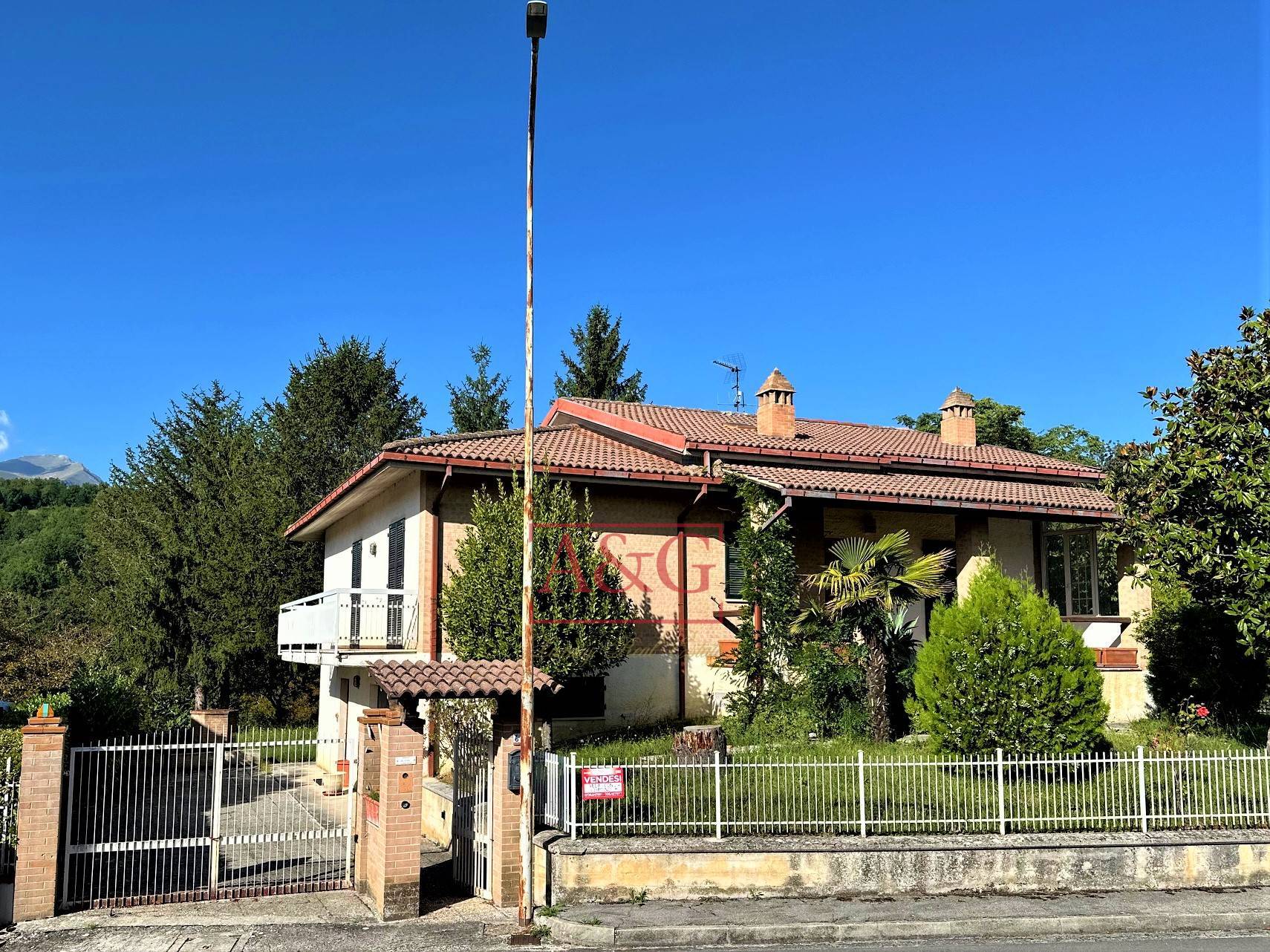 Villa for sale in Amandola