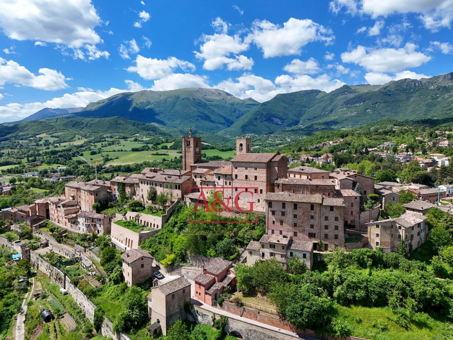 Casa cielo-terra in vendita a Sarnano