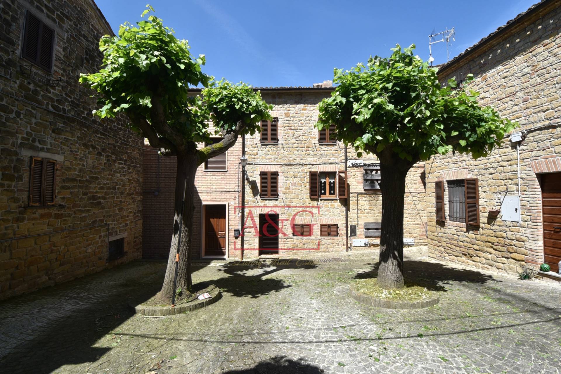 Casa cielo-terra in vendita a Gualdo