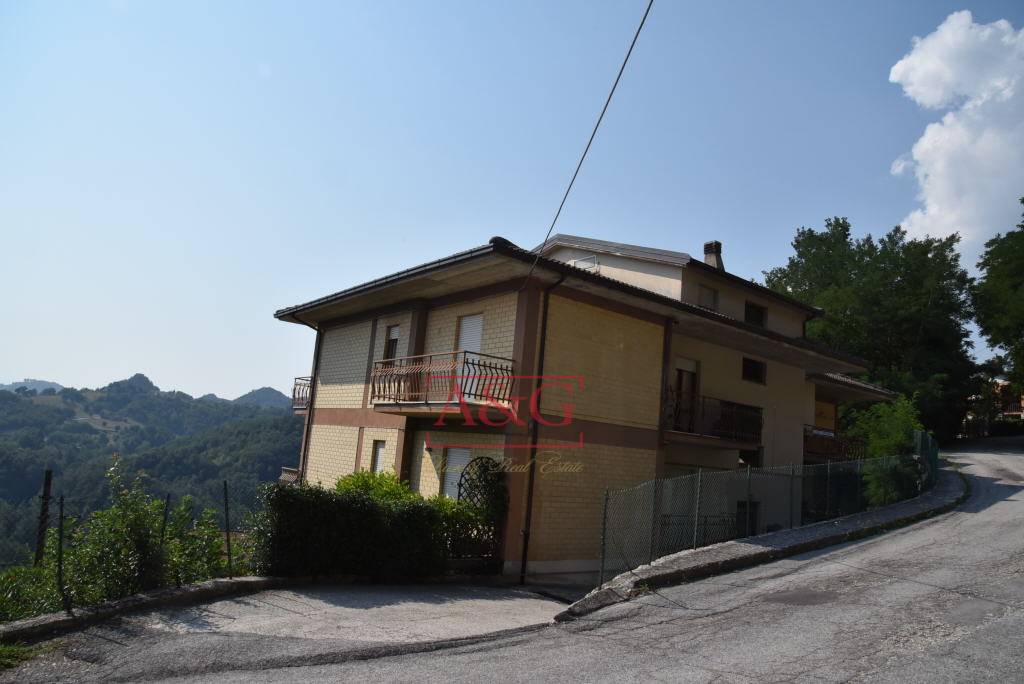  amandola vendita quart: periferia a-&-g-immobiliare