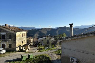 farmhouse to restore for sale in Roccafluvione