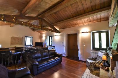 Farmhouse for sale in Venarotta