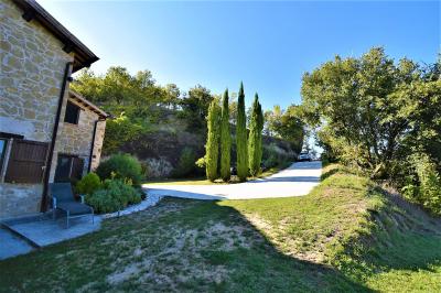 Farmhouse for sale in Venarotta