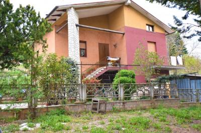 detached House to Buy in Camporotondo di Fiastrone