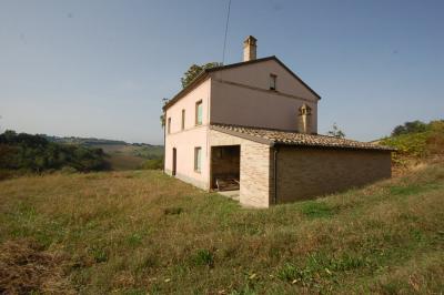 farmhouse to restore to Buy in Montottone