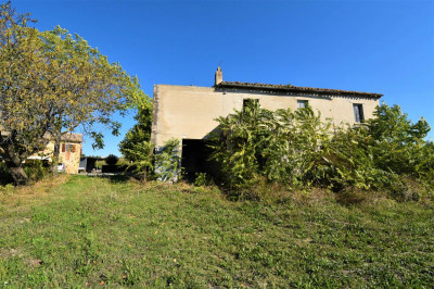 farmhouse to restore for sale in Carassai