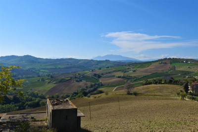 Casa colonica in vendita a Carassai