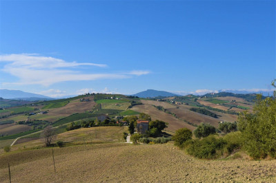 Casa colonica in vendita a Carassai