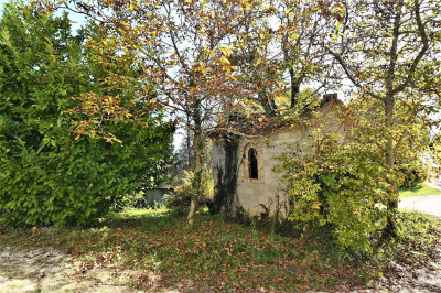 farmhouse to restore for sale in Amandola
