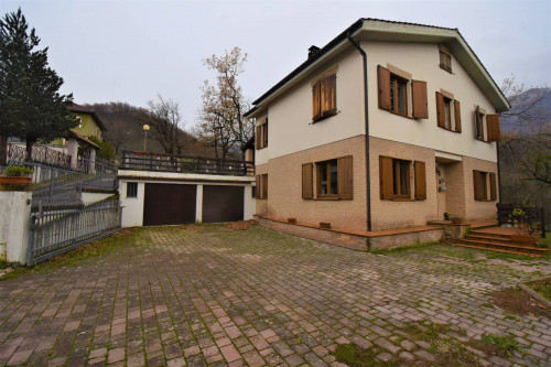 Villa to Buy in Sarnano