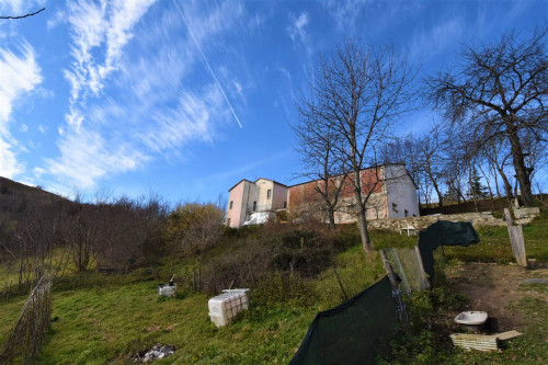 farmhouse to Buy in Montefortino