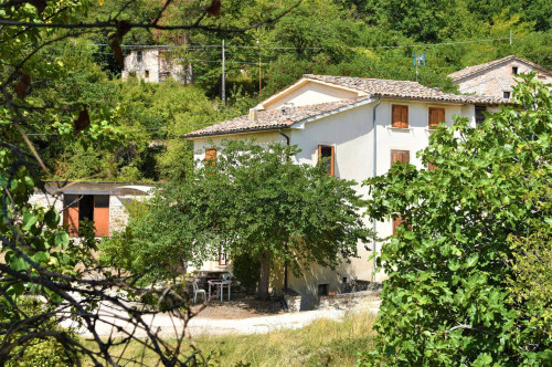 townhouse to Buy in Serrapetrona