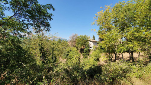 farmhouse to restore for sale in Montefortino