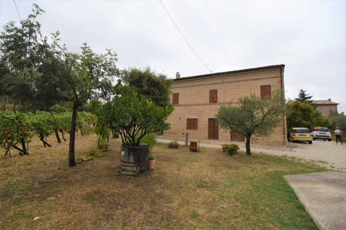 detached House to Buy in Falerone