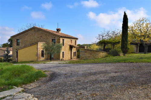 farmhouse to Buy in Gualdo