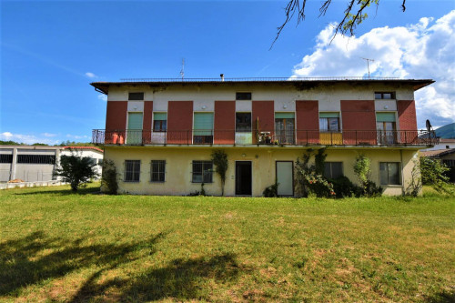 casa única in Vendita a Sarnano