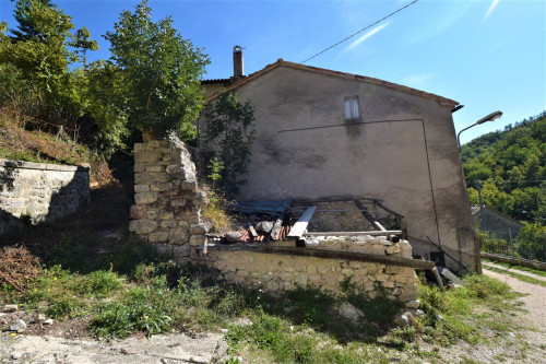 Casa cielo-terra in vendita a Montemonaco