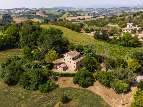 farmhouse to Buy in Belmonte Piceno