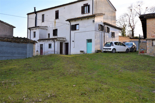 Casa cielo-terra in vendita a Sarnano