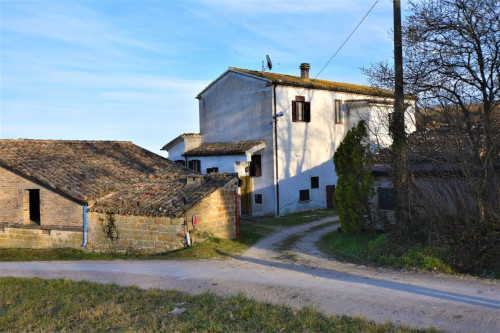 Casa cielo-terra in vendita a Sarnano