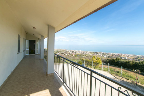 Villa in Vendita a Fermo