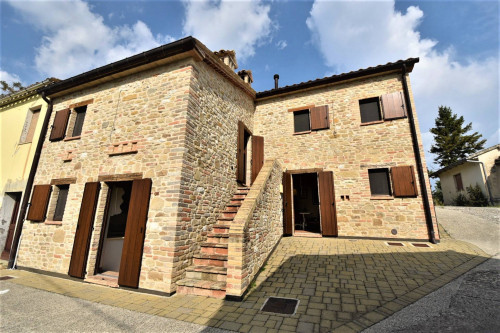 townhouse to Buy in Montefortino