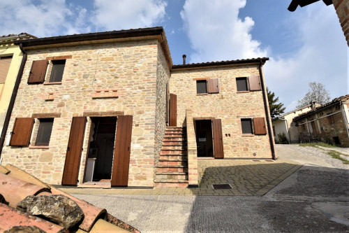 Casa cielo-terra in vendita a Montefortino
