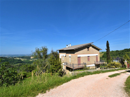 detached House to Buy in Montelparo